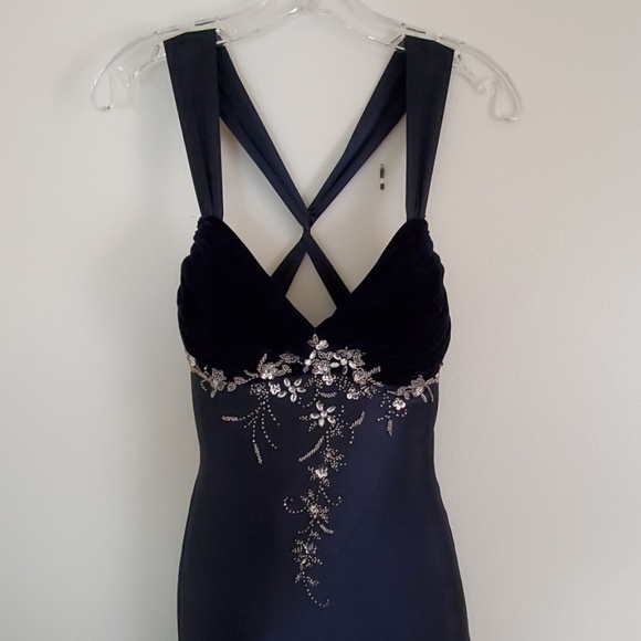 Dave & Johnny Dresses & Skirts - Dave & Johnny Blue Velvet & Satin Dress - 8